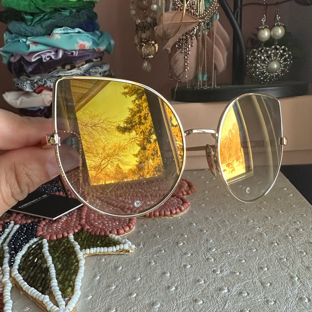 Cateye sunglasses with rhinestones